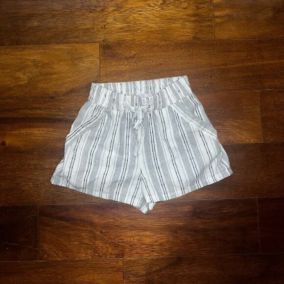 Sienna Sky Small shorts - Picture 2 of 4